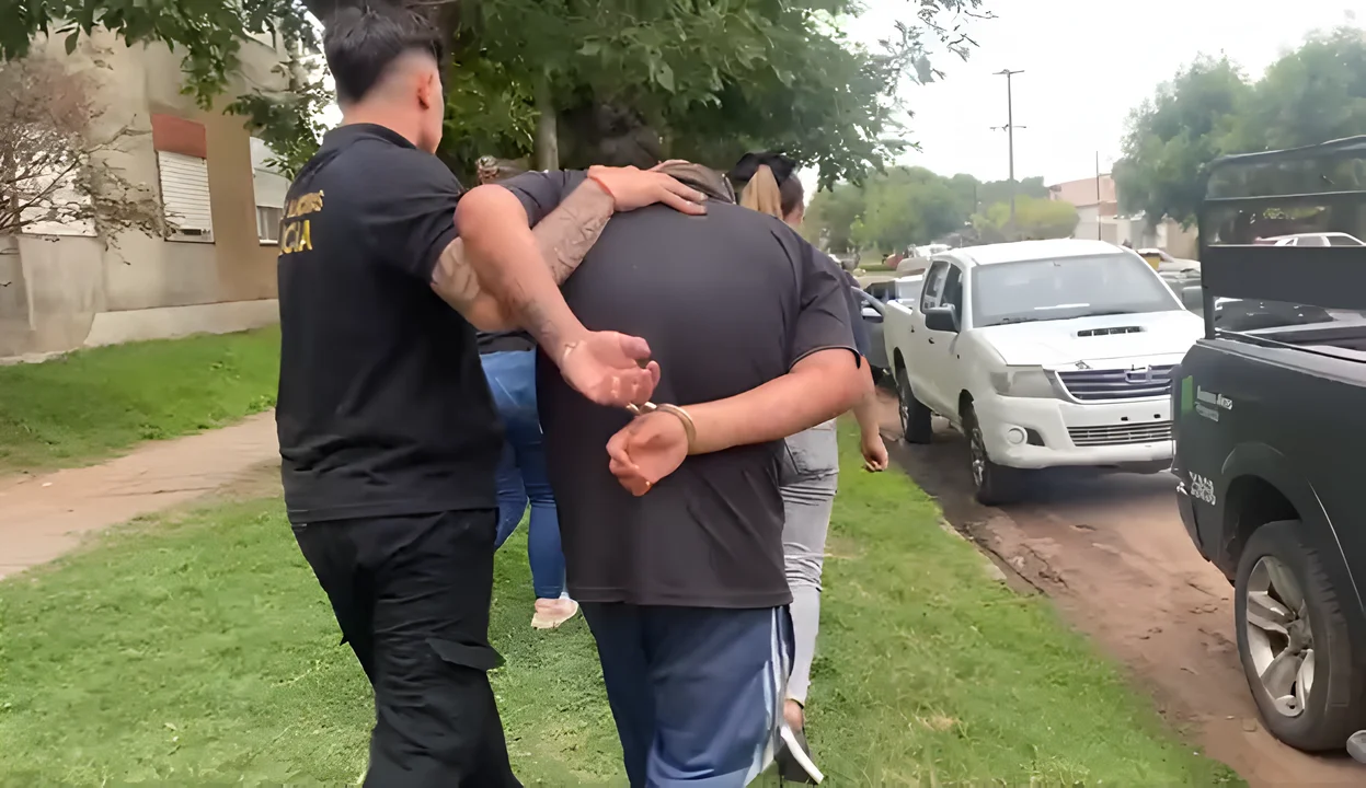 Detenidos por tráfico de drogas en allanamientos en barrio Fonavi de 25 de Mayo