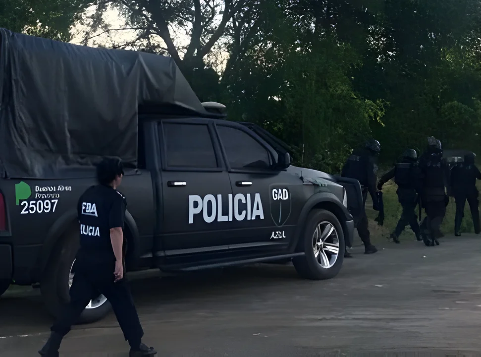 Allanamiento en Loma Negra: Recuperan objetos robados y detienen a joven de 23 años