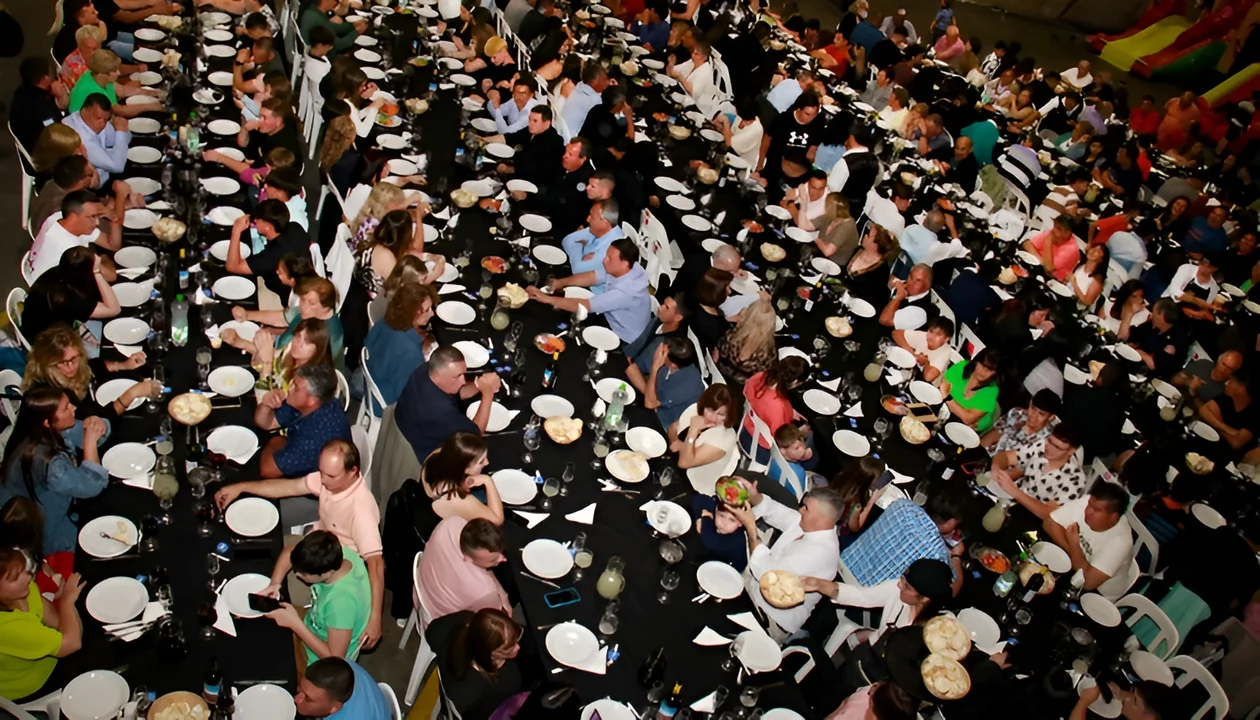Asociación de Bomberos Voluntarios de Olavarría Celebra Cena de Fin de Año