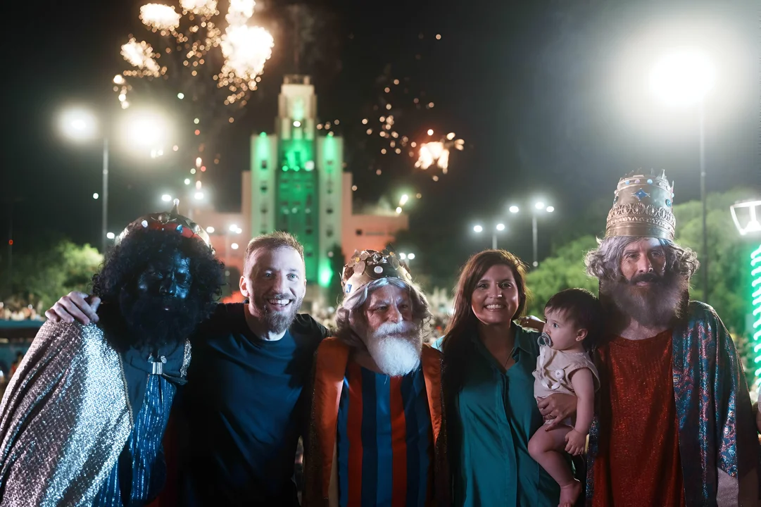 Federico Otermín y su familia participan en el 93° Desfile de los Reyes Magos en Lomas de Zamora