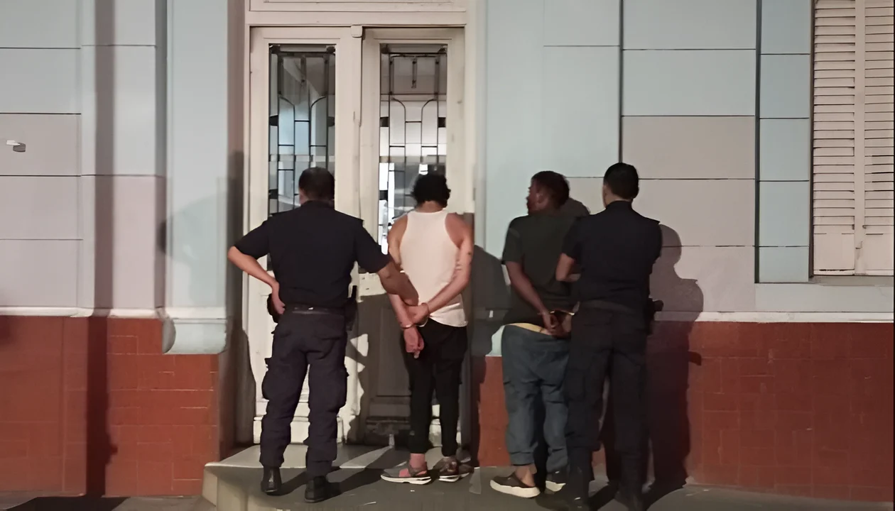 Detenidos In Fraganti por robo de cables aéreos en la calle Lamadrid al 4200