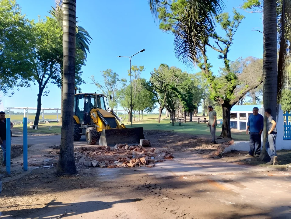 Demolición de la arcada de entrada al Parque Laguna Mulitas: Una medida para garantizar la seguridad a largo plazo