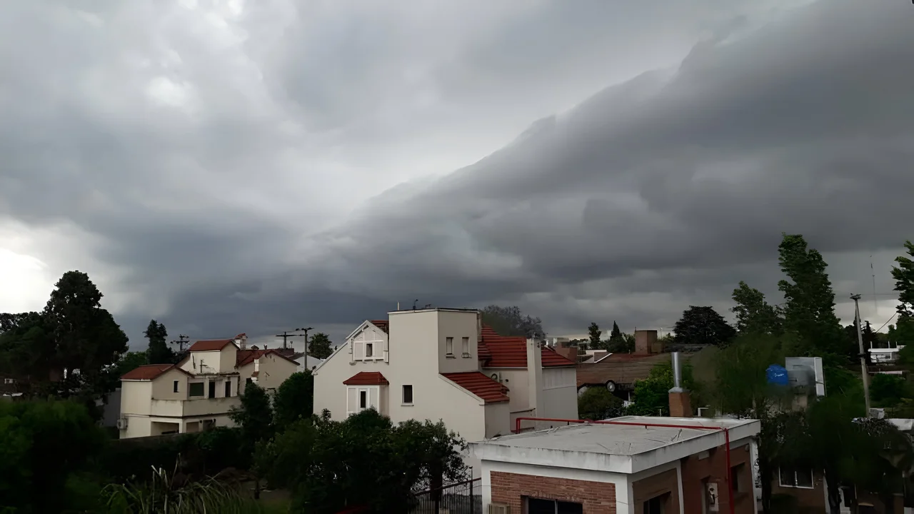 Aviso del SMN: Tormentas fuertes y posible granizo para esta noche en Olavarría