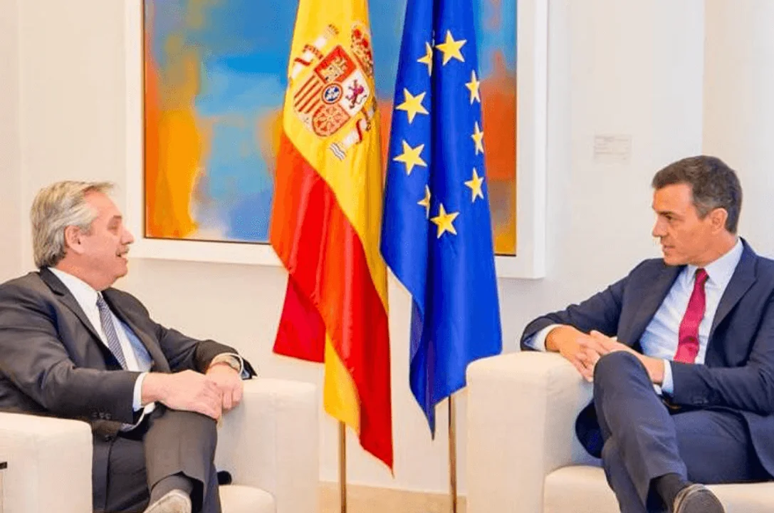 Alberto Fernández asesorará a Pedro Sánchez en España.