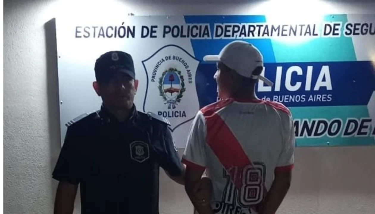 Circulaba con un arma blanca, la exhibió ante personal policial e incitó a pelear: detenido