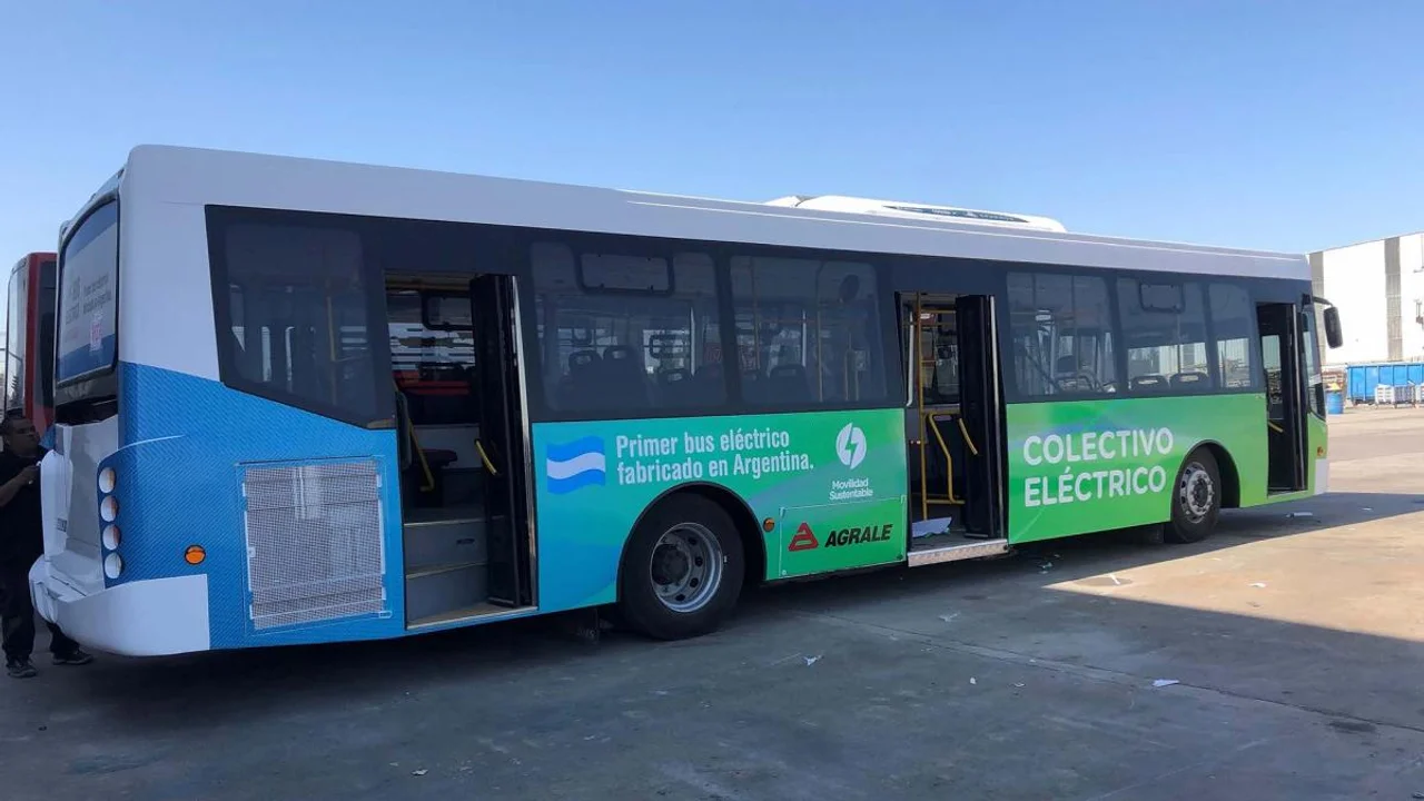 Un bus eléctrico con chasis de fabricación local comenzará a circular por el AMBA en pocos meses