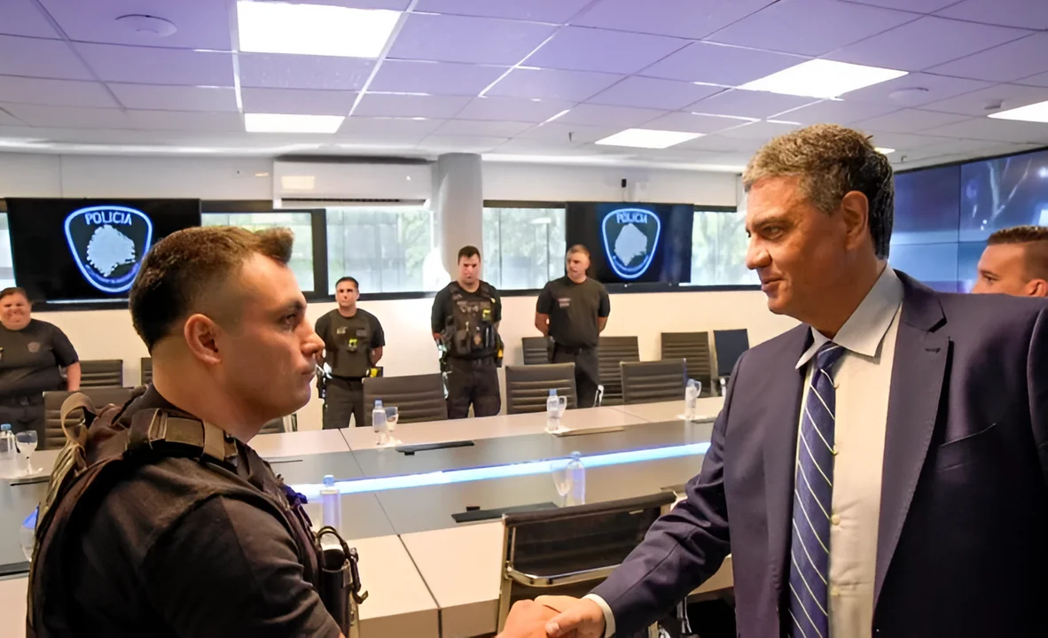 Jorge Macri supervisa el uso de Pistolas Taser en la Ciudad de Buenos Aires y destaca su importancia en la protección
