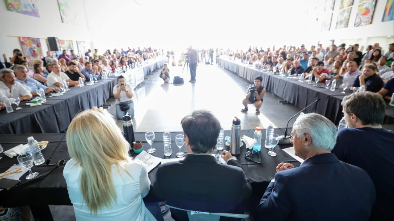 Intendentes molestos por falta de atención de Kicillof en reunión en la costa atlántica
