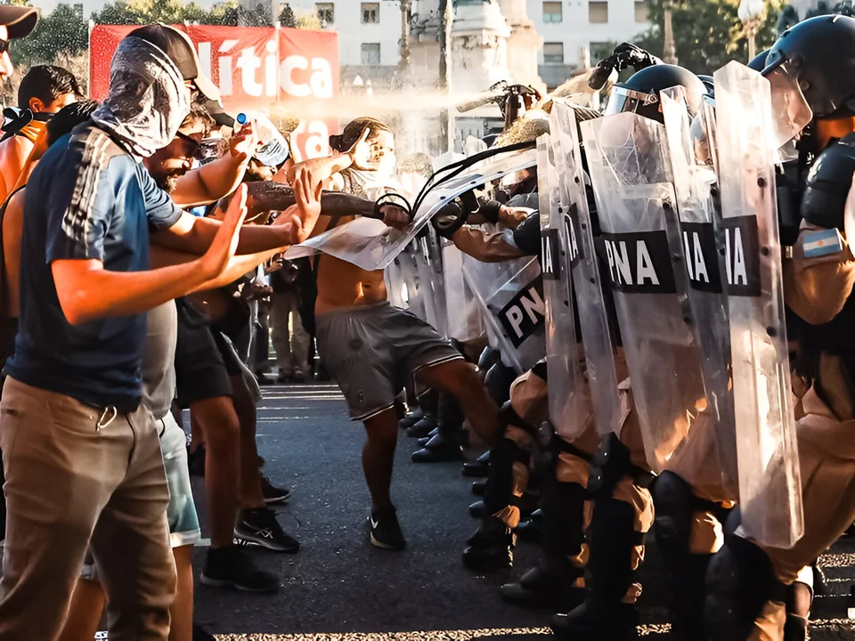 El Gobierno Argentino impone una factura de $134 Millones al Polo Obrero por el operativo durante los piquetes frente al Congreso