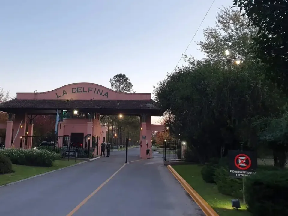 Crimen en el Country La Delfina de Pilar: Jubilado Asesinado en su Propia Casa