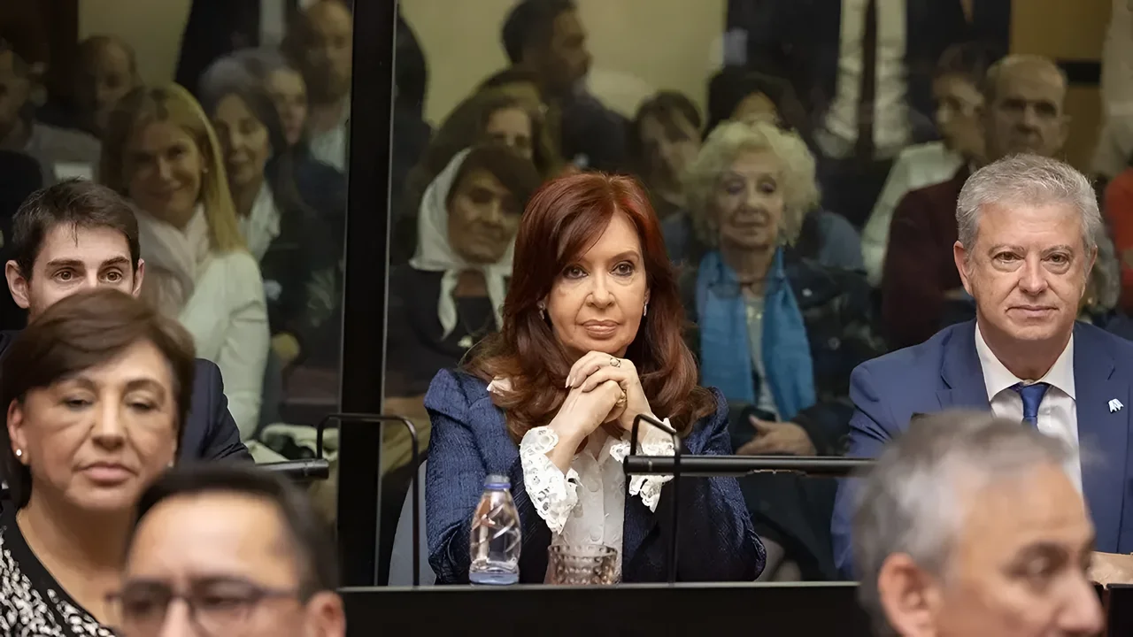 La defensa de Cristina Fernández recusó al fiscal de la "causa vialidad" y a uno de los jueces