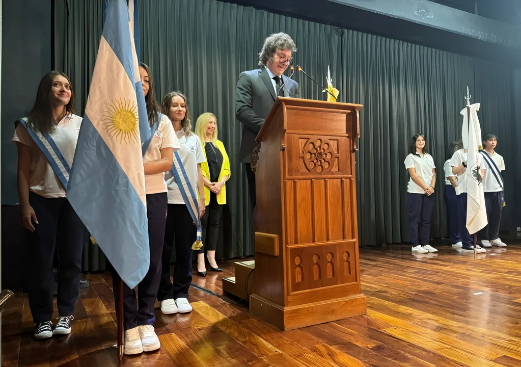 Javier Milei inaugura el ciclo lectivo 2024 en su antiguo colegio, el Cardenal Copello de Devoto