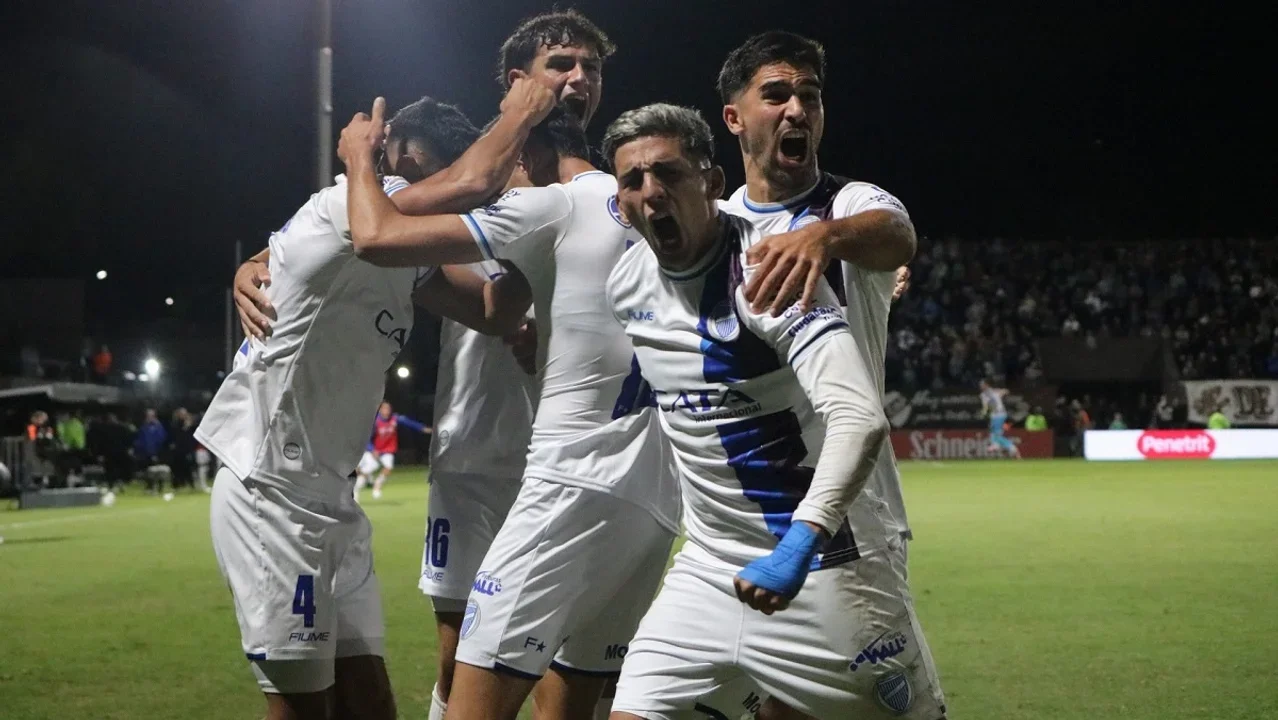 Godoy Cruz venció a Platense y se aseguró un lugar en los cuartos de final de la Copa de la Liga