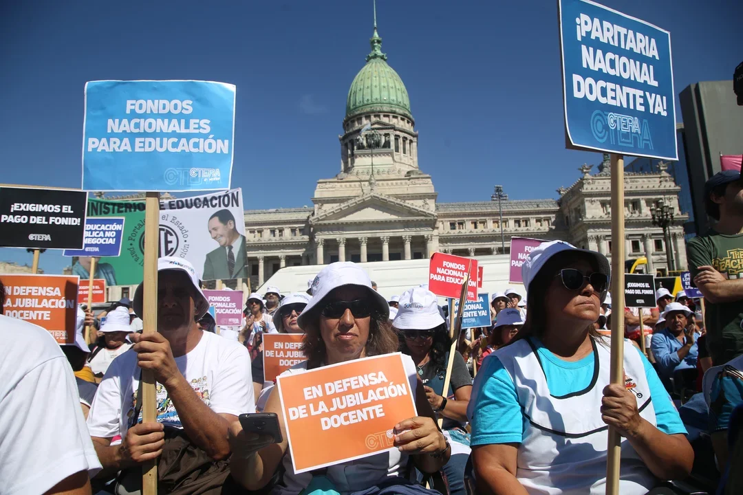 Proponen crear un nuevo fondo de "desarrollo docente" financiado con parte de las retenciones a la soja