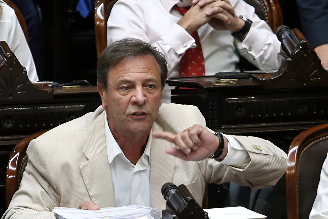 Se quiebra LLA: Oscar Zago conforma un interbloque