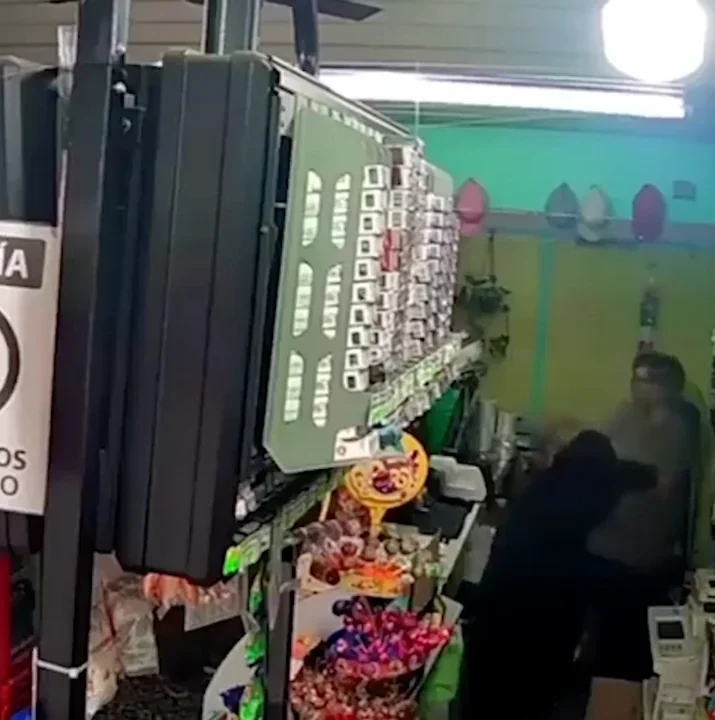 Mar del Plata: un kiosquero sufrió un robo y se salvó de milagro de un disparo gracias a un paquete de chicles