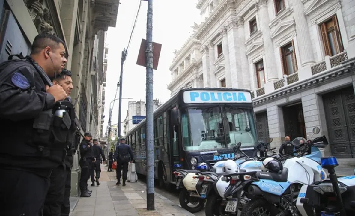 El Gobierno ultima detalles del protocolo para la marcha universitaria y apunta contra la oposición