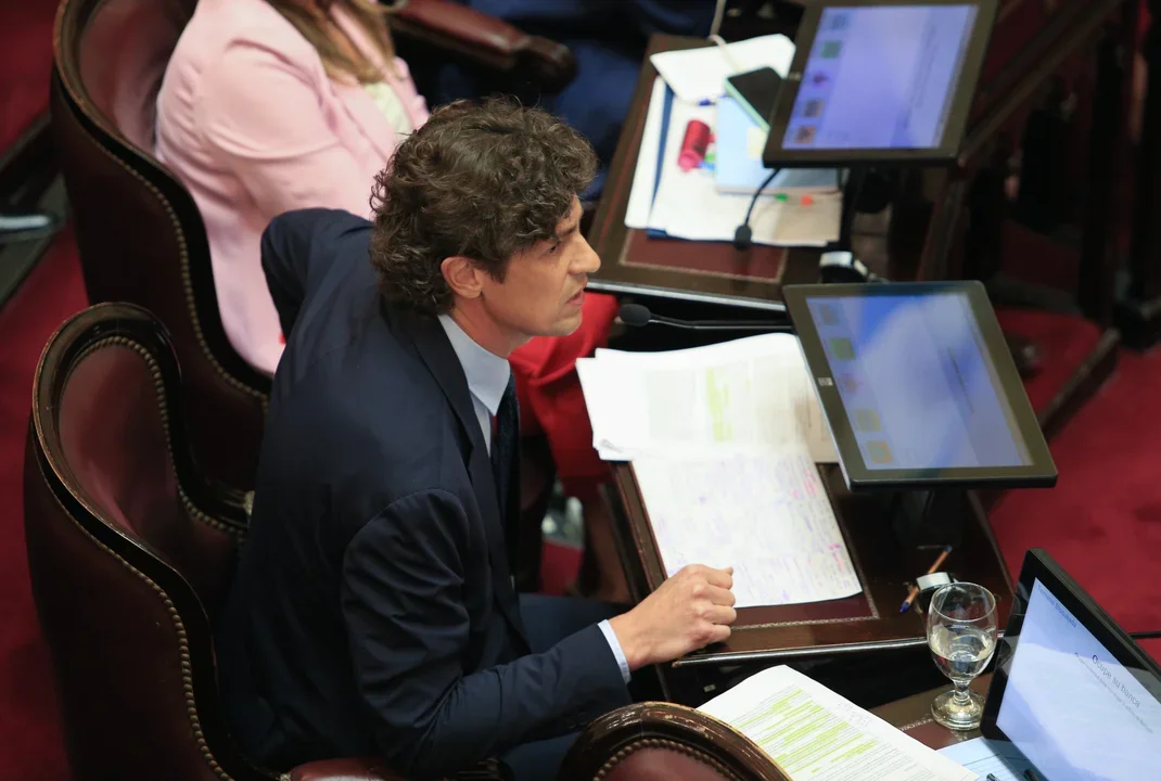 Denuncian a Lousteau por presunta venta de informes económicos al Congreso