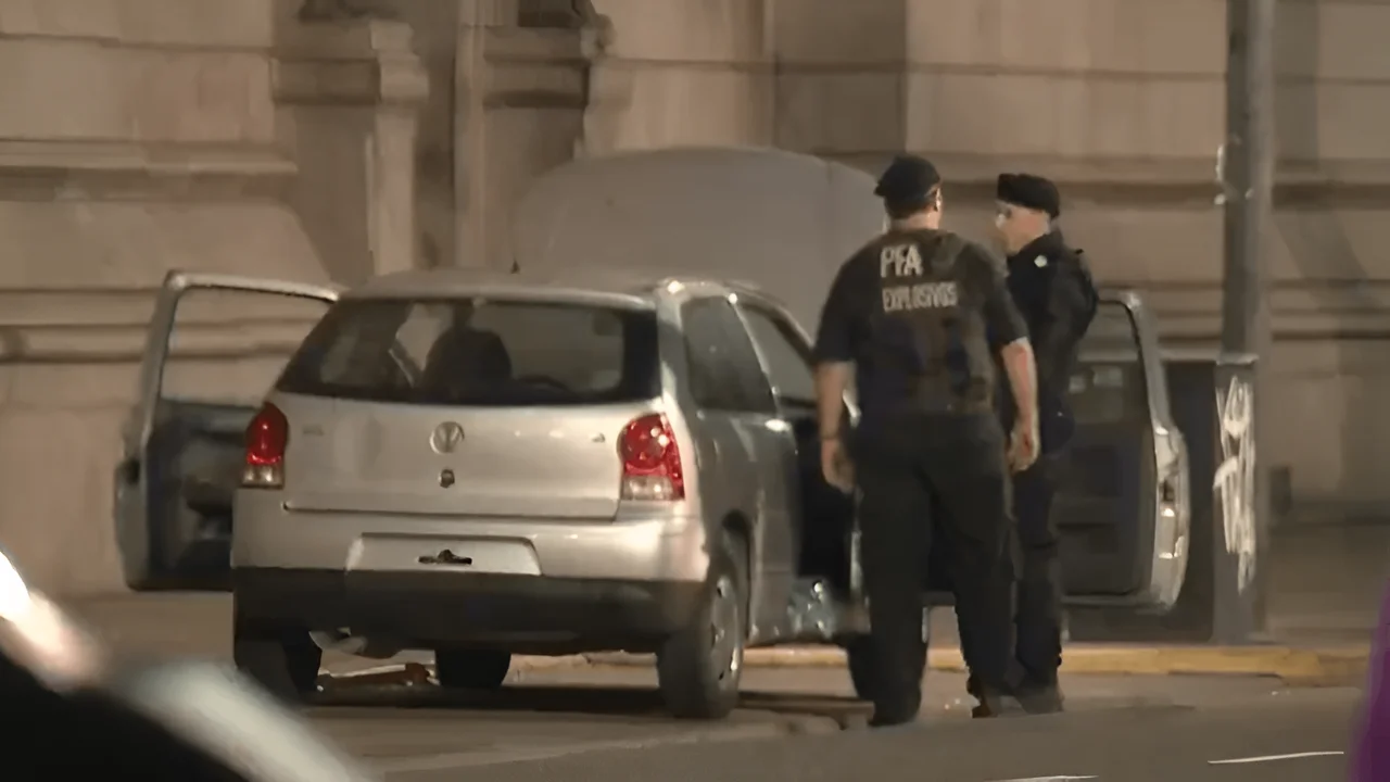 Estacionaron un Auto frente al congreso y despertó una alarma de bomba