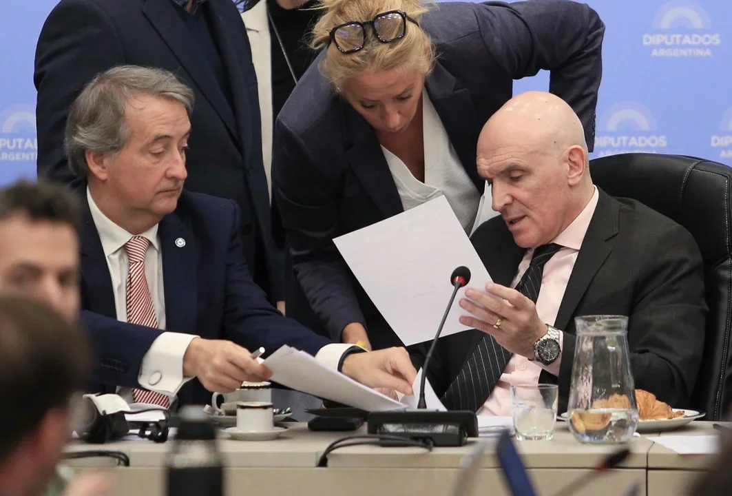 Ley Bases: el Gobierno cedió y quitó al Banco Nación de la lista de empresas a privatizar