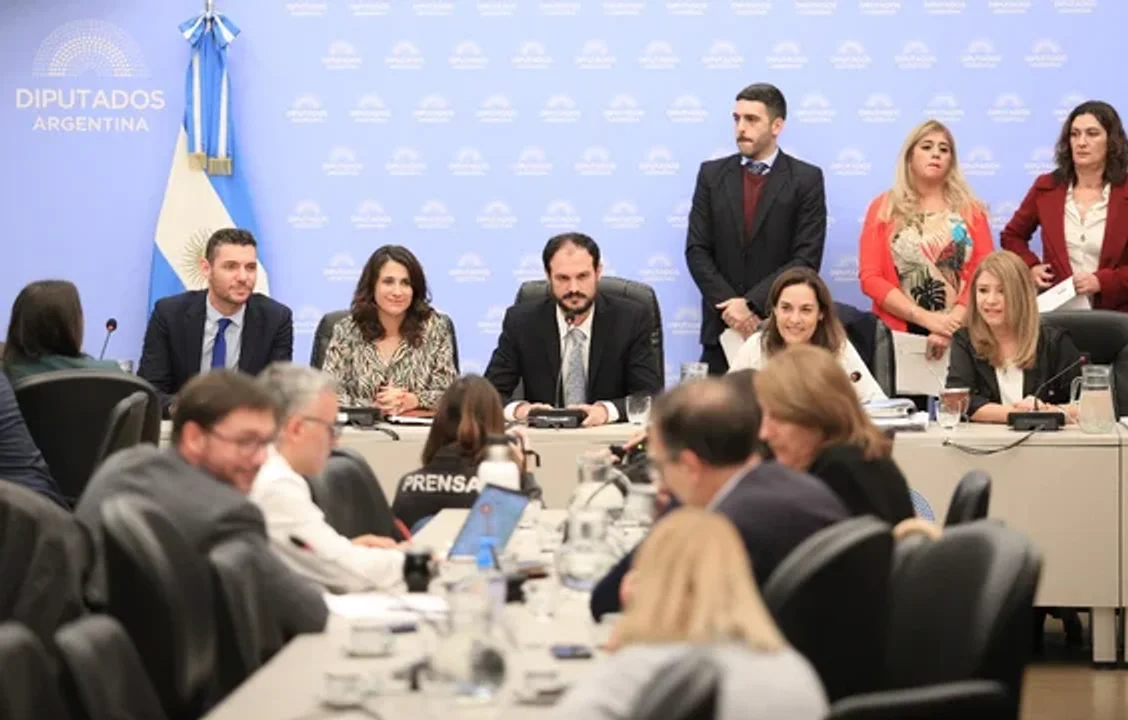 El oficialismo consiguió dictamen de mayoría del proyecto de Ley Bases y habrá sesión el lunes y martes próximos