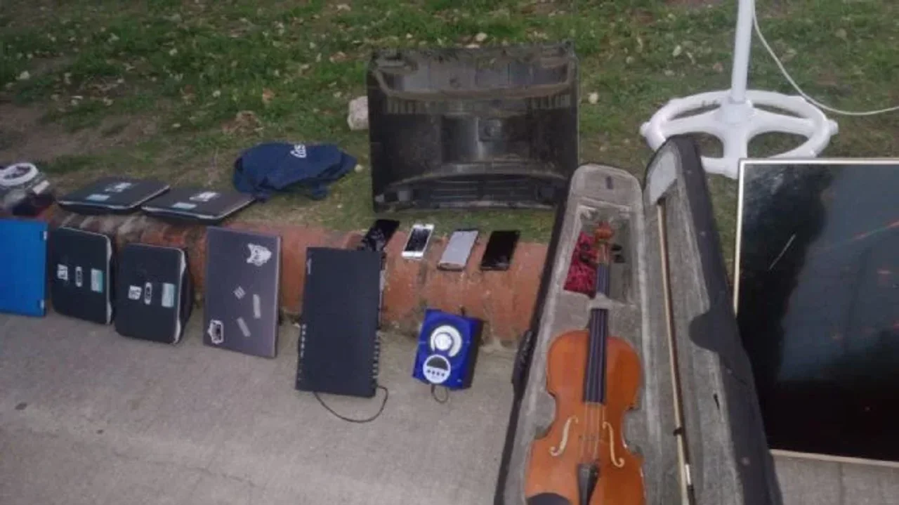 Un nene de 10 años fue detenido por robar instrumentos de su escuela