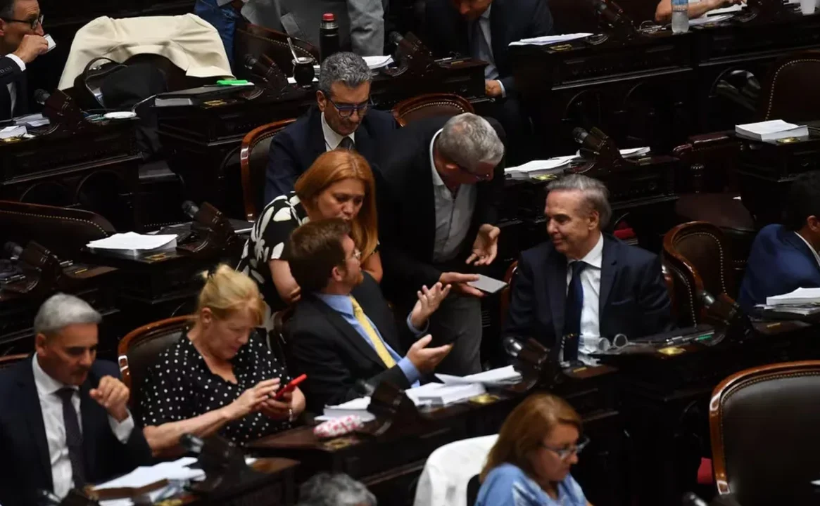 Las votaciones de la Ley Bases y Paquete fiscal que partieron a la UCR y Hacemos
