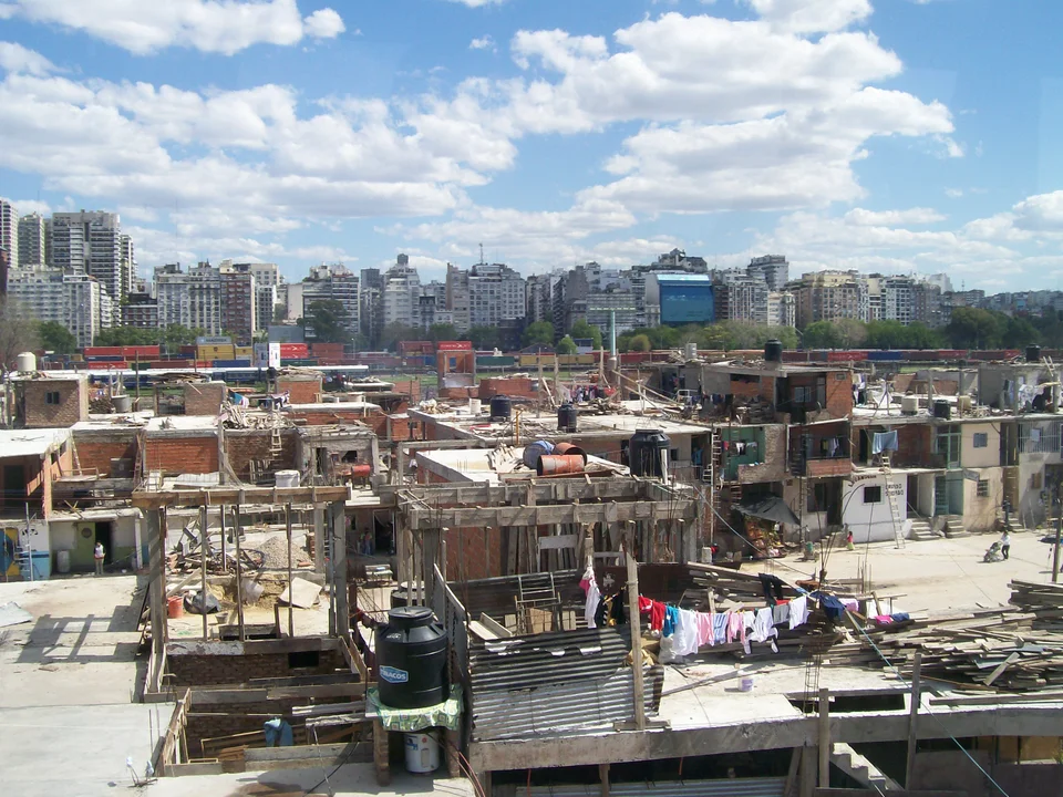Informe: las villas se quintuplicaron en dos décadas y la pobreza en ascenso va por más