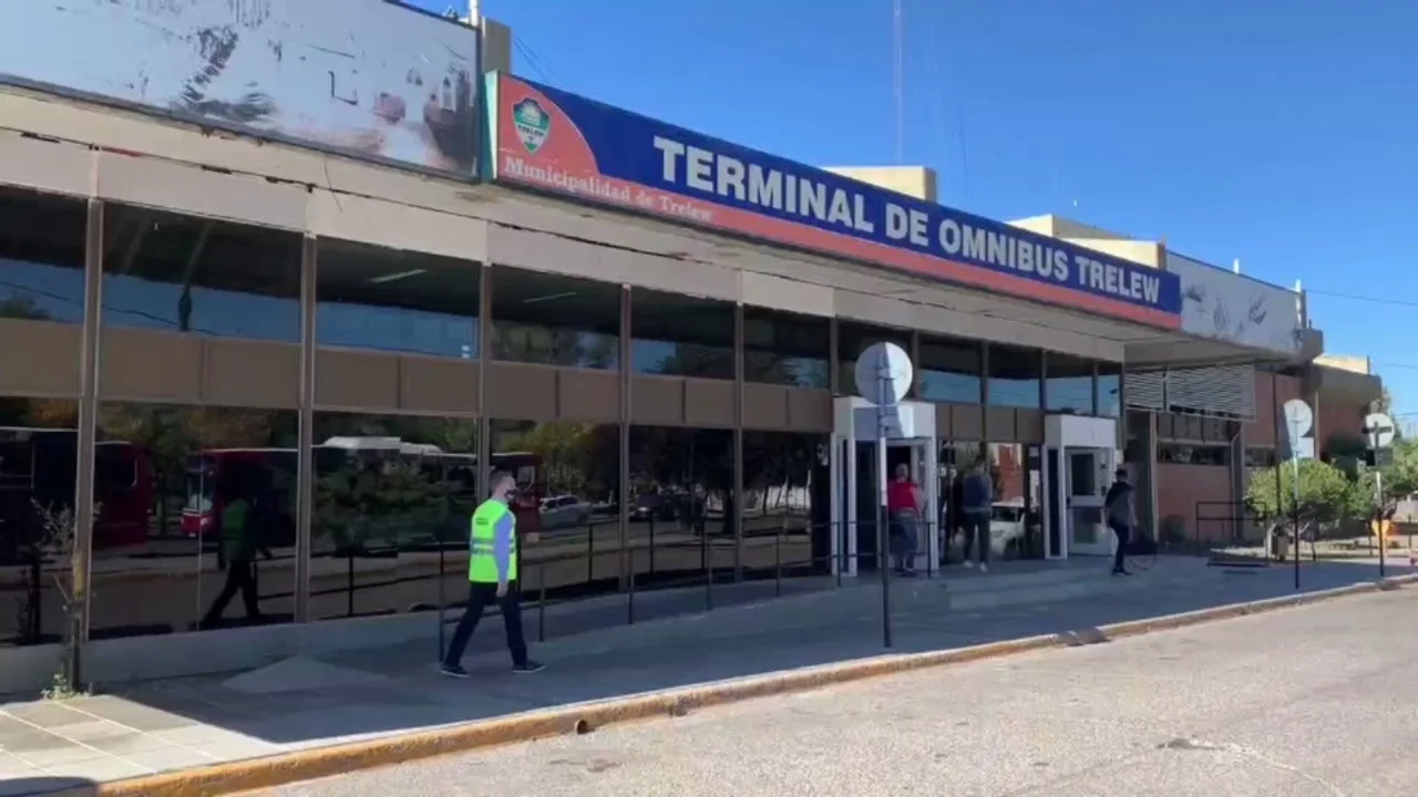 Impactantes actos vandálicos en la Terminal de Ómnibus de Trelew