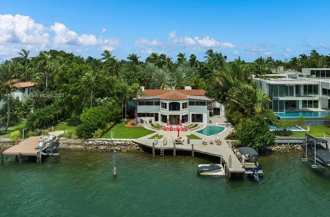 Multimillonario Marroquí Adquiere Casa en Miami Beach por $15 Millones