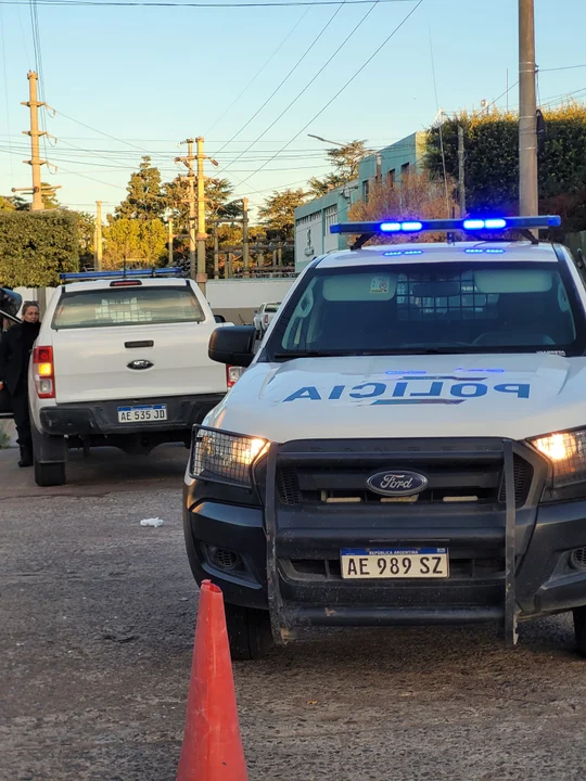 Dos personas heridas en colisión entre camioneta y moto