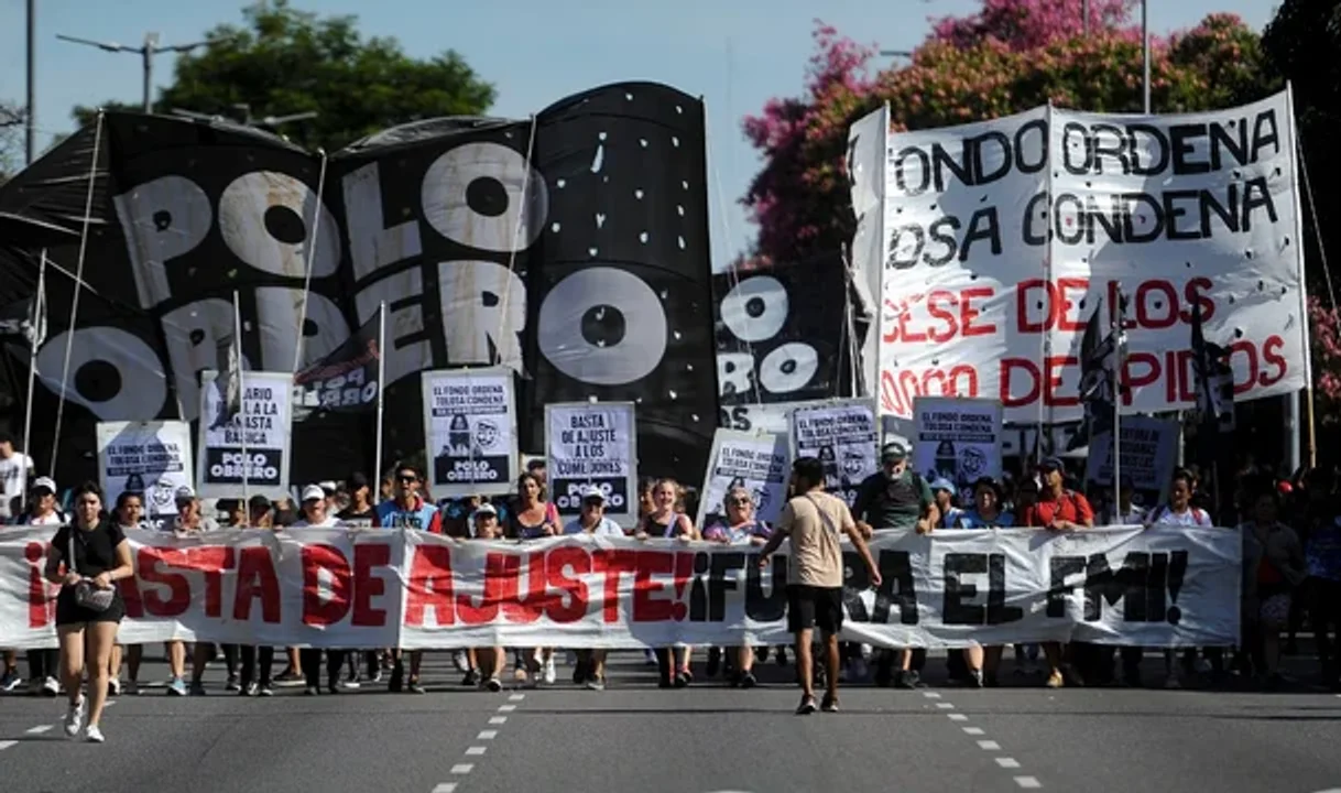 Piquetes: casi 30 allanamientos y varios imputados por "extorsión" para concurrir a protestas