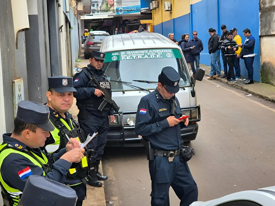 Asalto frustrado en Ciudad del Este: delincuentes intentan robar furgón cargado de mercadería en Jebai Center