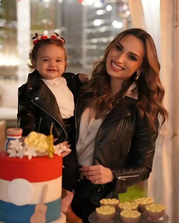 Un Año de Alegría! Alice, Hija de Jean Fernandes, Festeja su Cumpleaños con Temática Patria