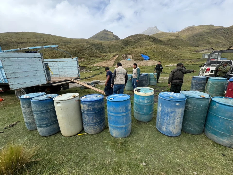 Allanan casa en Cocapata donde se encontraban más de 6.600 litros de diésel.