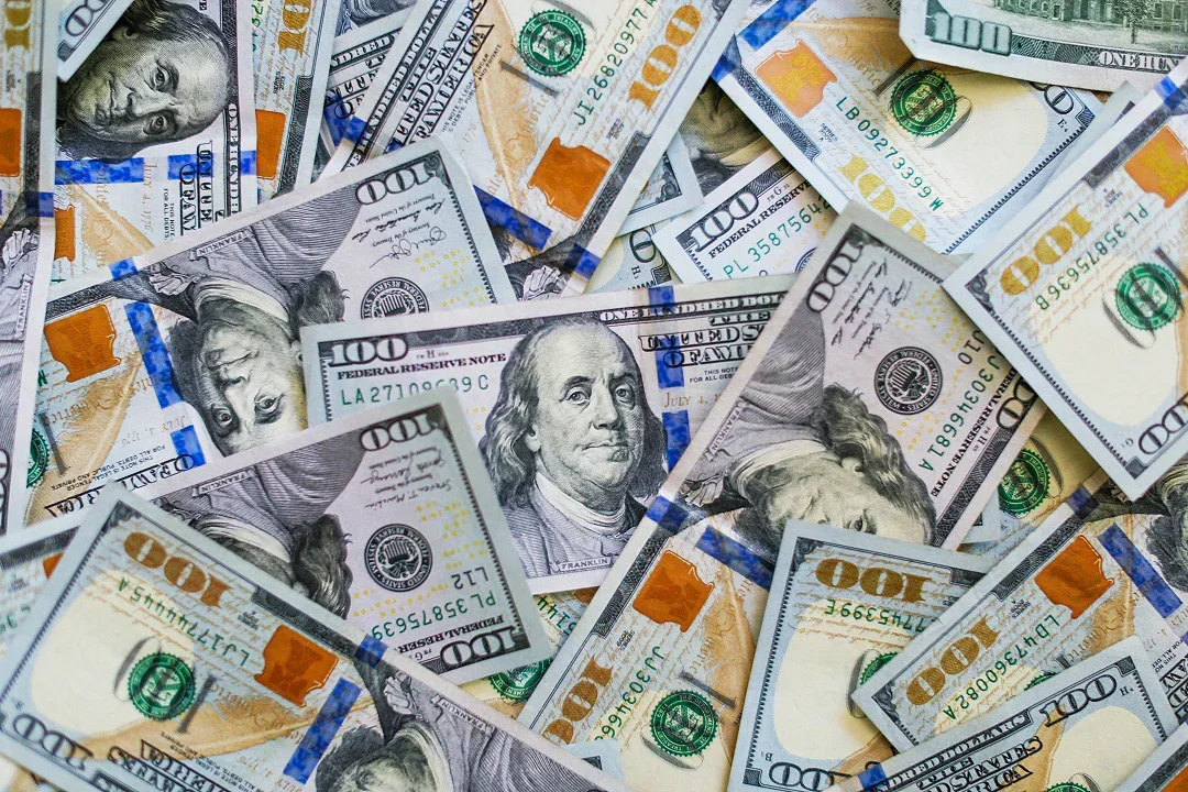 El dólar blue avanzó otros 40 pesos y las brechas volvieron encima del 40%