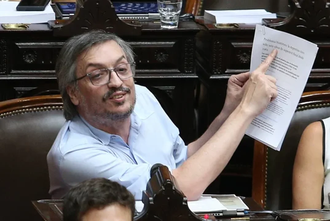 Máximo Kirchner cuestionó al Gobierno español tras sus críticas contra Milei