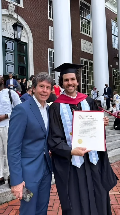 Ariel Rodríguez Palacios comparte la graduación de su hijo en Harvard con emotivas palabras