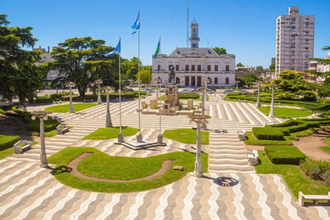 Comercios de Azul enfrentan bajas ventas y aumentos de tarifas