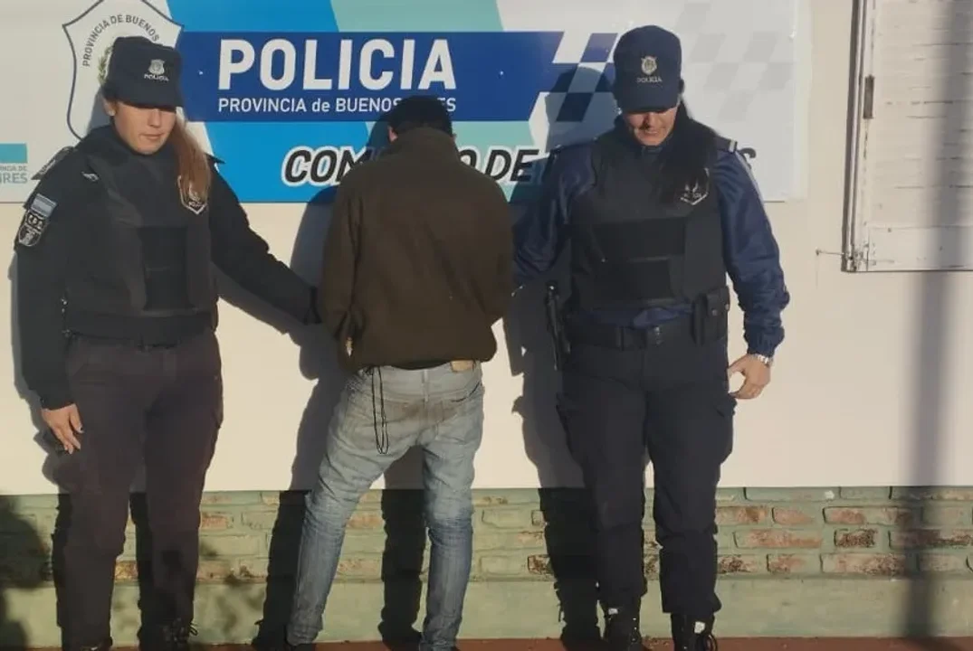 Se lleva una mantera de un comercio y termina arrestado