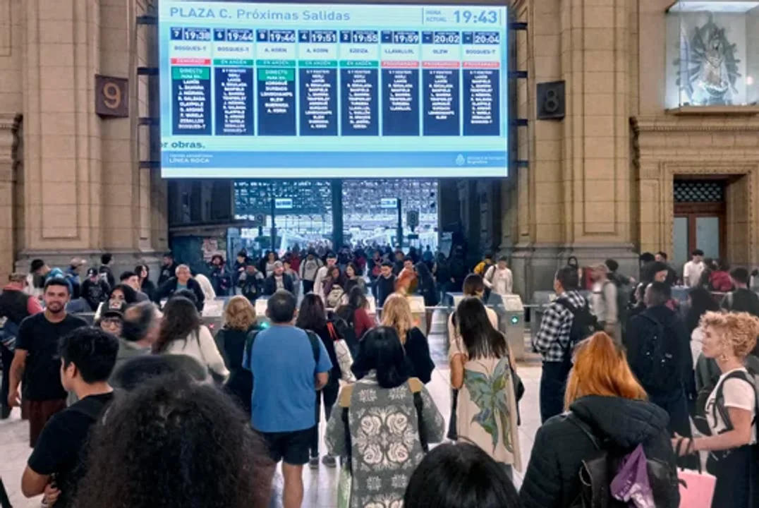 El enojo de los pasajeros por la medida gremial en los trenes: “Siempre la pagamos nosotros”