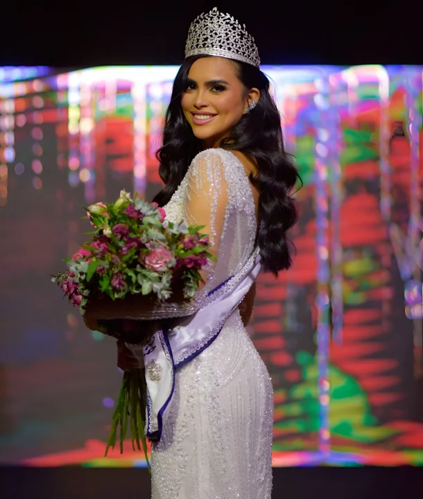 Miss Universo Paraguay 2024, Naomi Méndez, bajo fuego por sus raíces argentinas
