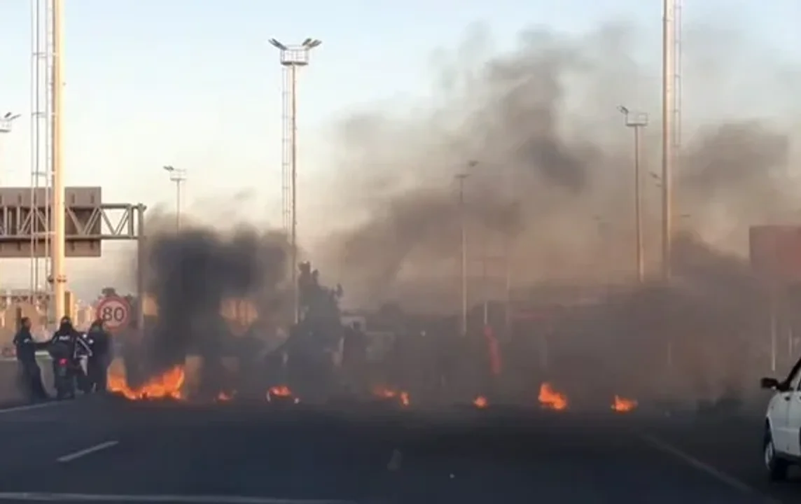 Caos de tránsito por un corte total en Puente La Noria