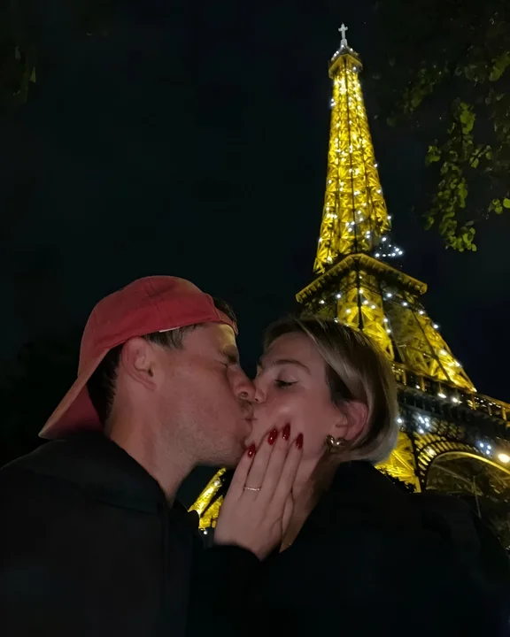 El romántico gesto de peque Schwartzman: le propone casamiento a euge de martino en parís