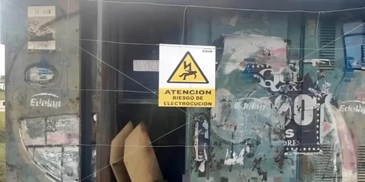 Tragedia en La Plata: Adolescente fallece electrocutado en presunto intento de robo de cables