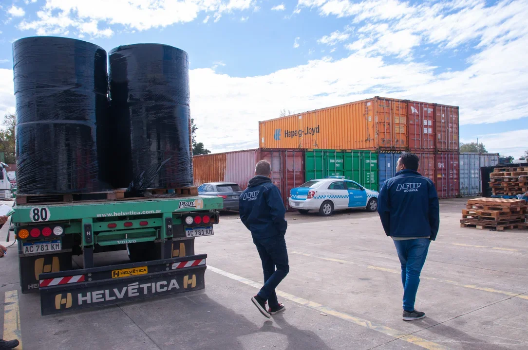 Agenda verde: la Aduana entrega más de 500 m3 de papel a la Fundación Garrahan para promover el cuidado del ambiente