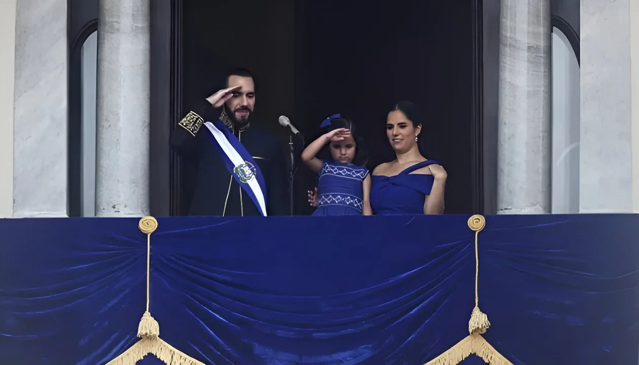 El presidente Bukele se compromete a curar la "enfermedad" económica de el salvador