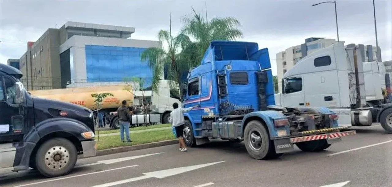 Escazes de dólares y falta de diésel: Transporte anuncia paro el lunes 17 de junio
