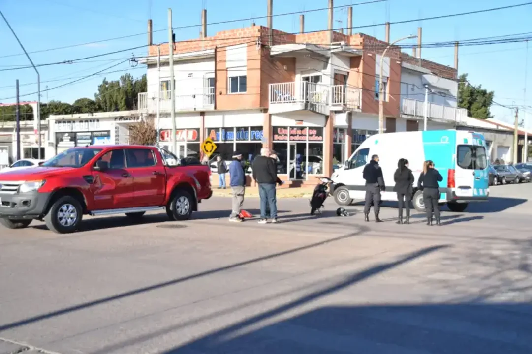 Violento Choque entre Camioneta y Moto en 9 de Julio y Del Valle