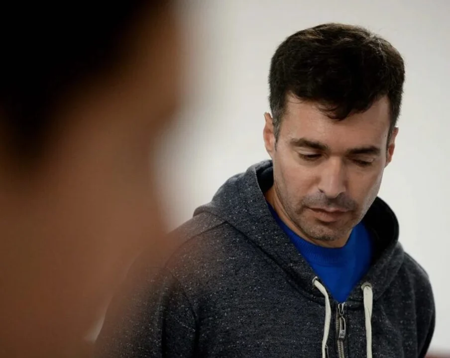 Investigan a una docente compañera de Lucas Puig como posible participante en los abusos de menores